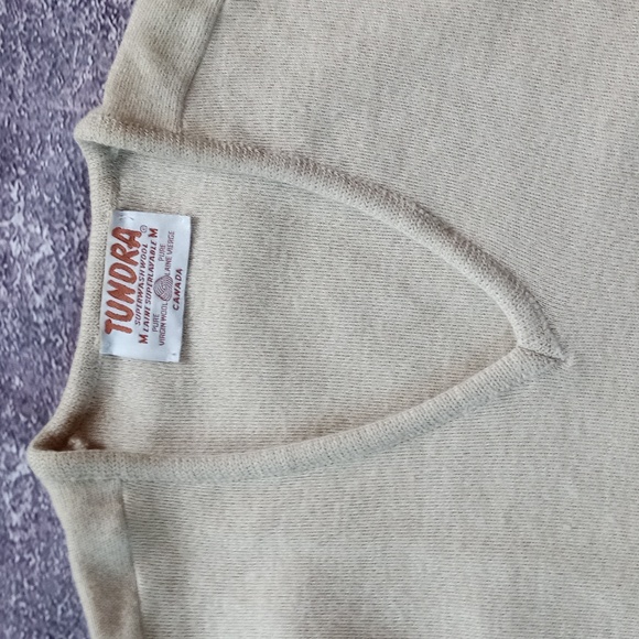 Vintage 90s TUNDRA 100% Wool V-Neck Sweater - Picture 3 of 4